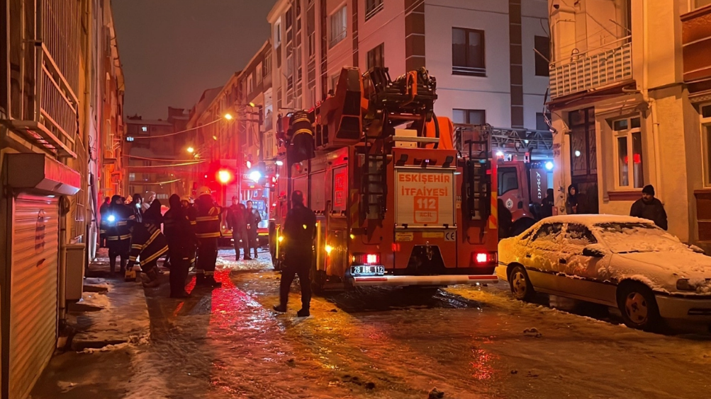 Elektrik Tesisatından Yangın Çıktı 10 Kişi Hastaneye Kaldırıldı